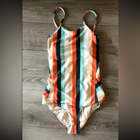 The Gigi one piece swimsuit - Picture 3 of 5